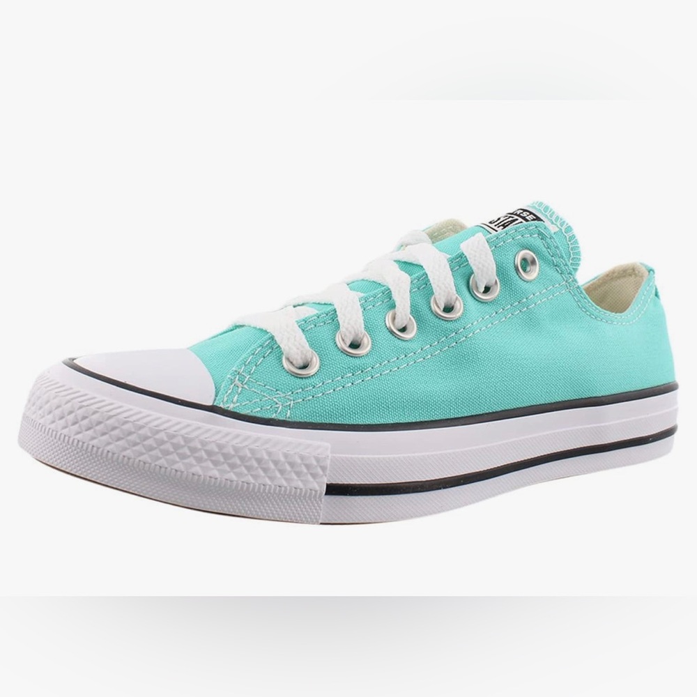 Converse Chuck Taylor All Star Sneakers size 7 men/9 women brand new needs laces
